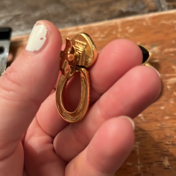 Trifira vintage clip on earrings gold ton and black - Picture 6 of 7